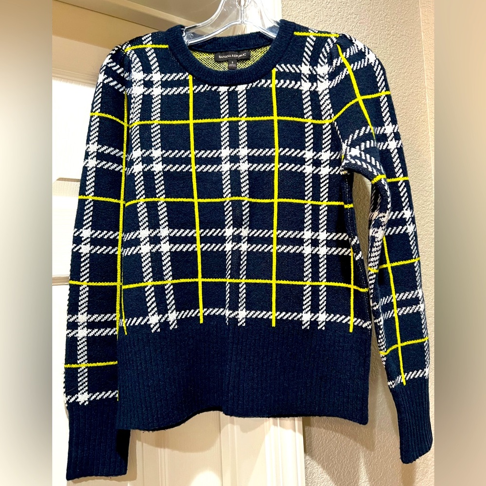 100% Merino Wool Banana Republic Navy Plaid Medium Weight sweater Sz S - Picture 1 of 5